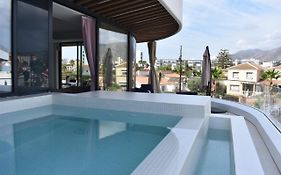 Luxury Complex Beachfront Apartment, Infinity Pool, Sauna, Gym And Large Terrace