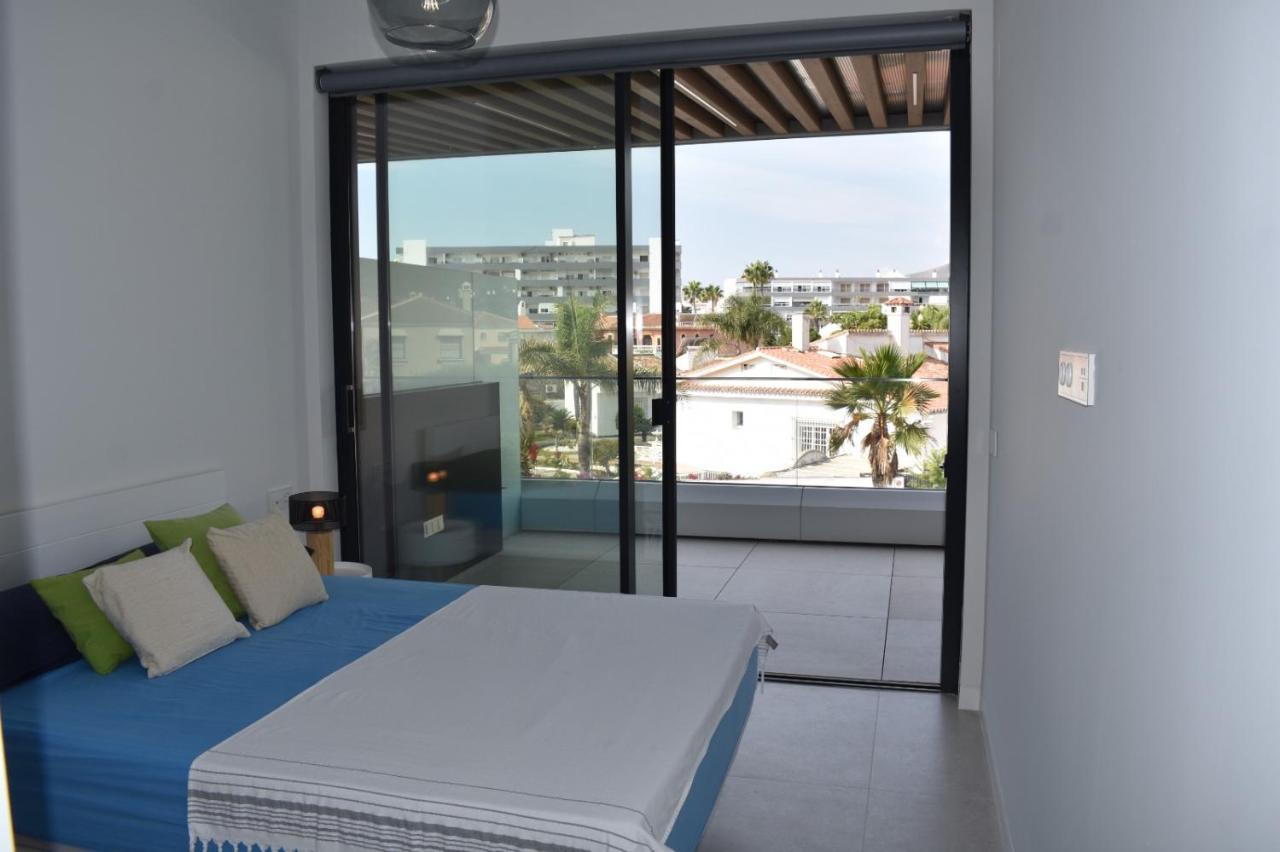 Luxury Complex Beachfront Apartment, Infinity Pool, Sauna, Gym And Large Terrace Torremolinos Exteriör bild