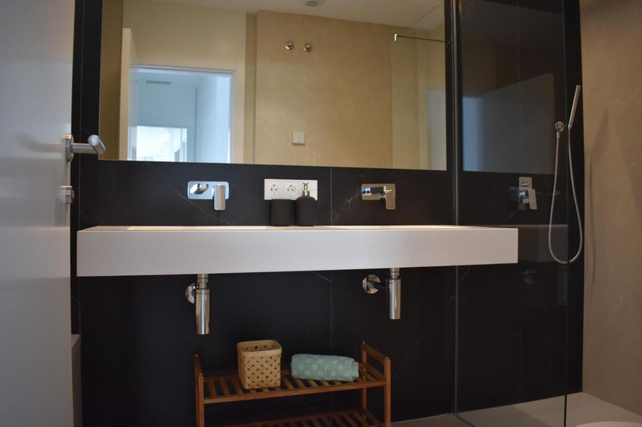 Luxury Complex Beachfront Apartment, Infinity Pool, Sauna, Gym And Large Terrace Torremolinos Exteriör bild