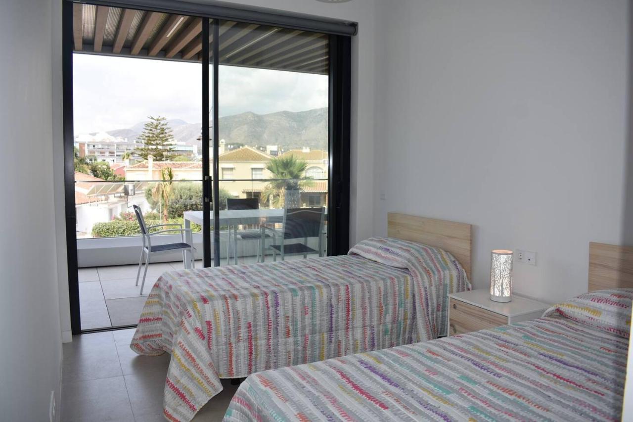 Luxury Complex Beachfront Apartment, Infinity Pool, Sauna, Gym And Large Terrace Torremolinos Exteriör bild