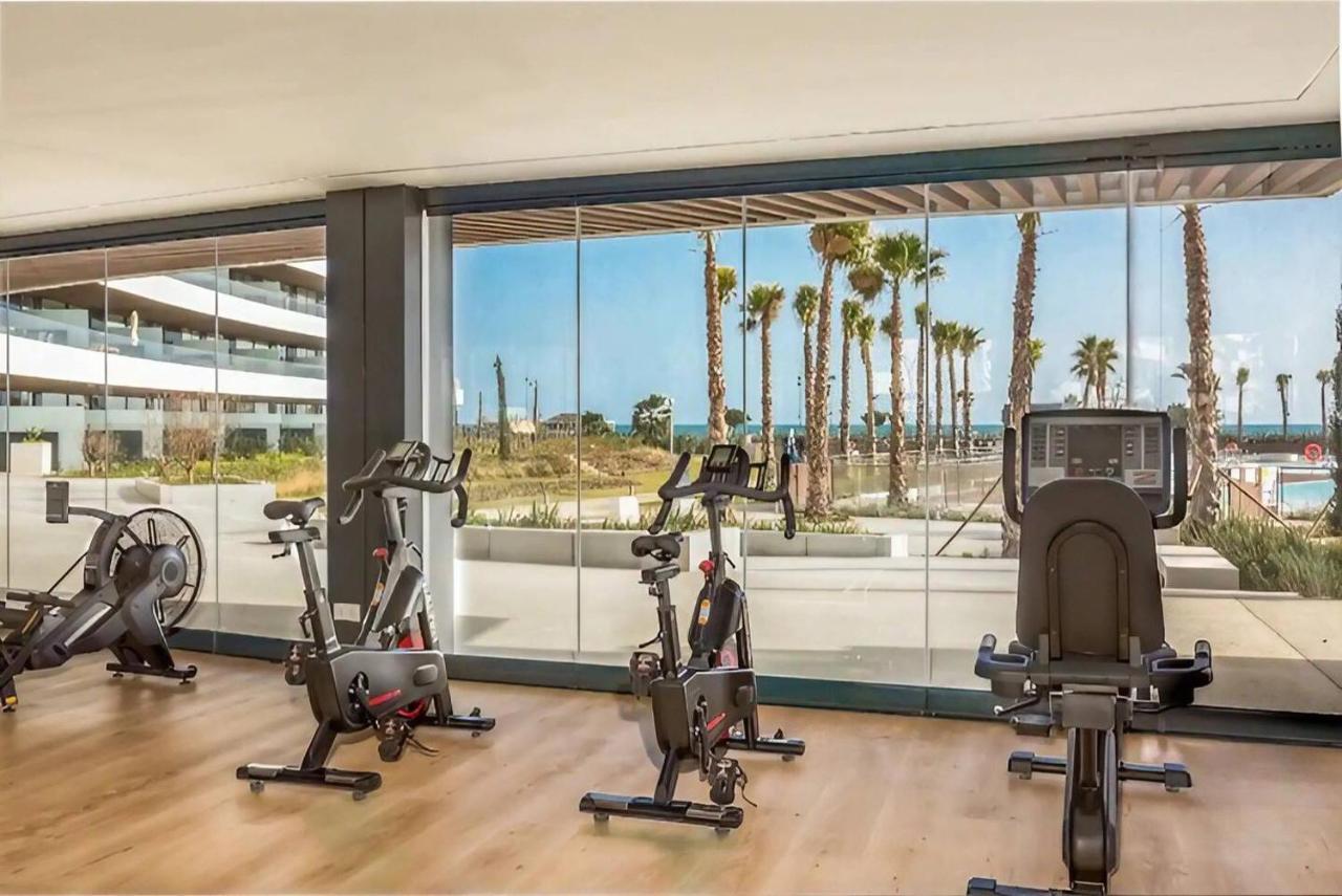 Luxury Complex Beachfront Apartment, Infinity Pool, Sauna, Gym And Large Terrace Torremolinos Exteriör bild
