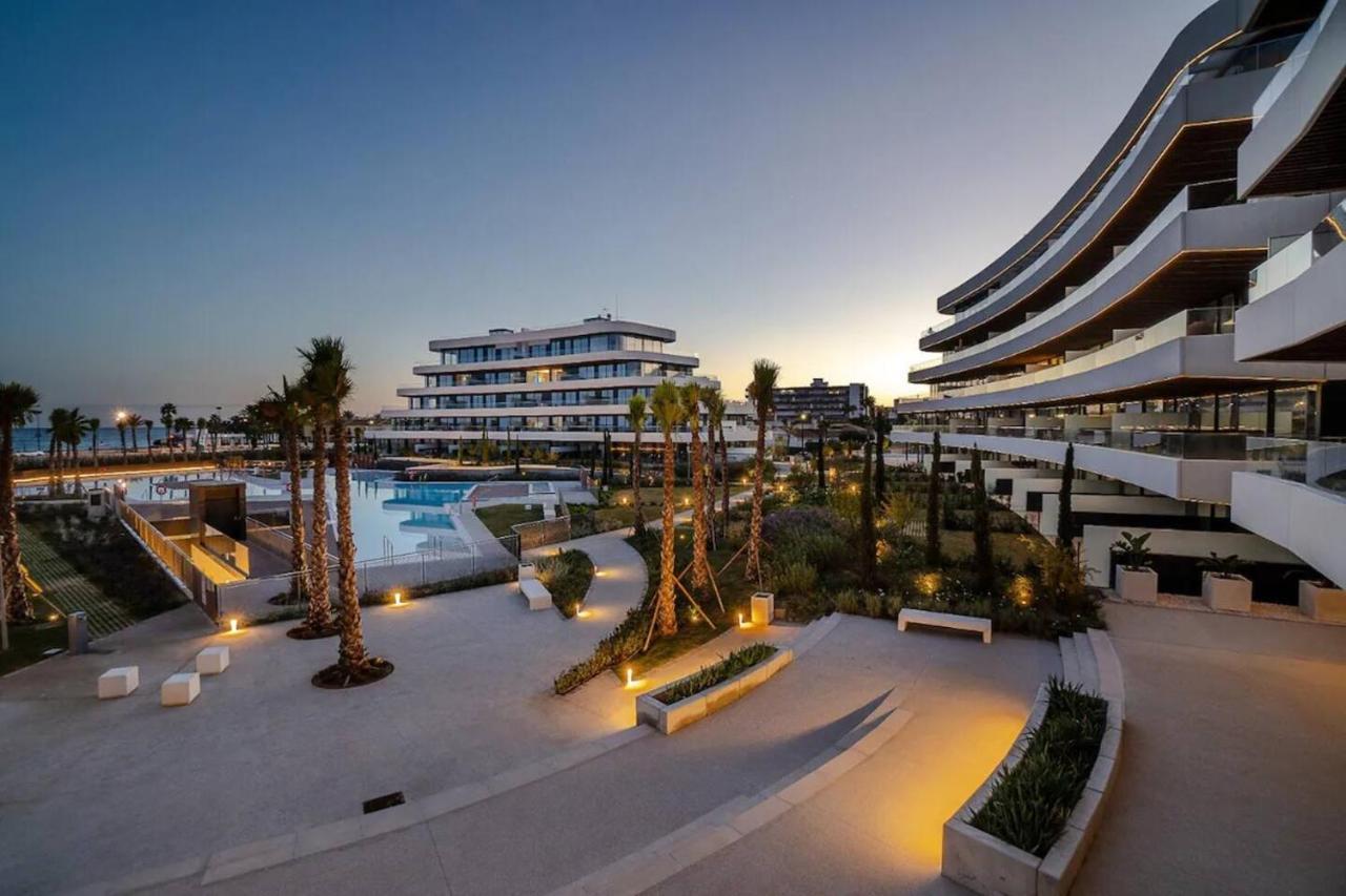 Luxury Complex Beachfront Apartment, Infinity Pool, Sauna, Gym And Large Terrace Torremolinos Exteriör bild